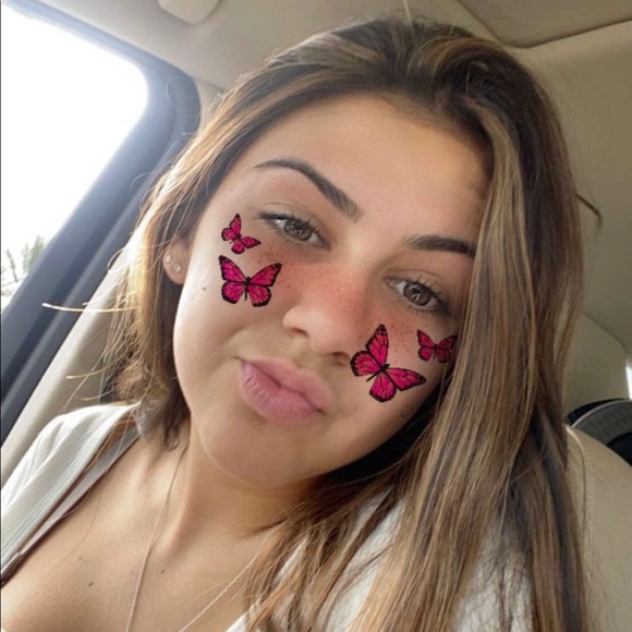 Meet your Posher, Arianna! - Picture 4 of 4